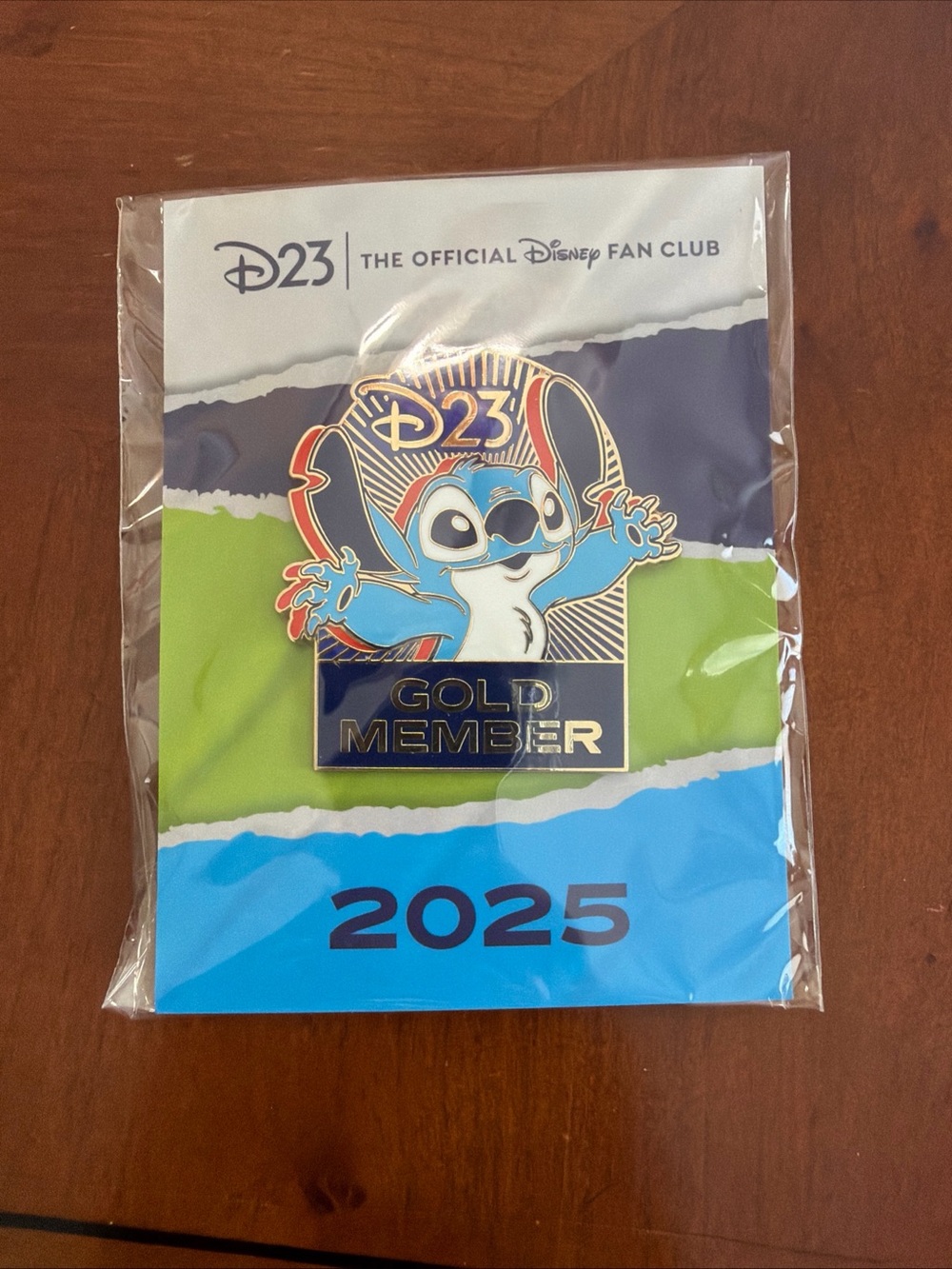 Disney D23 Gold Member 2025 Stitch Exclusive Pin Fan Club New on Card